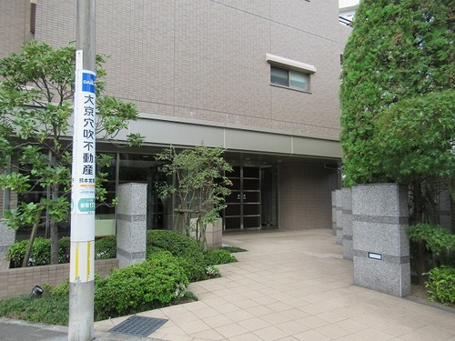 その他　マンションエントランス※前回募集時の写真２０２１年９月撮影