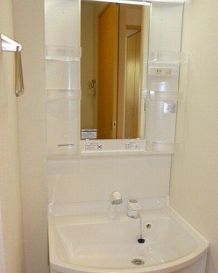 洗面設備　スペースが確保できる洗面所です