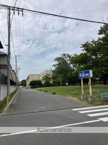 小学校　千葉市立稲浜小学校（小学校）まで281m