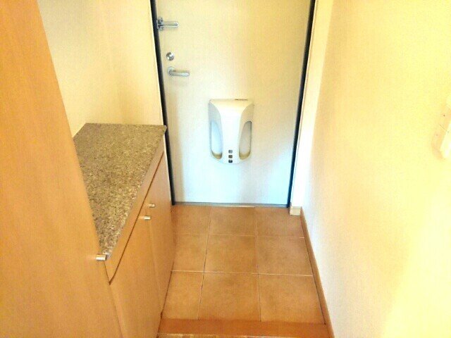 玄関　収納もある玄関です