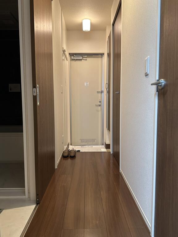 玄関　※写真は106号室のものです