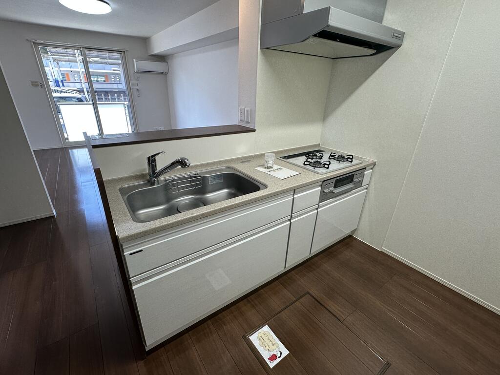 キッチン　※写真は106号室のものです