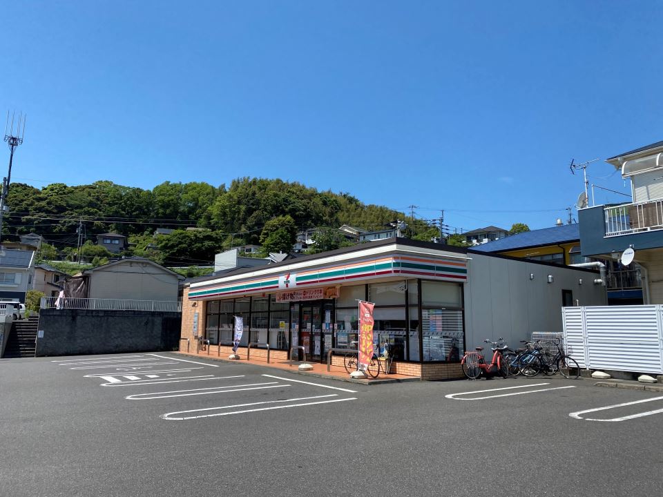 コンビニ　セブンイレブン鹿児島東谷山６丁目店（コンビニ）まで650m