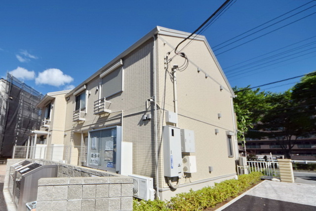 建物外観　★程よい緑に囲まれた、居心地の良い物件です★