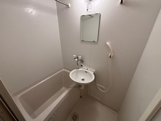 バス・シャワールーム　※別部屋の写真です