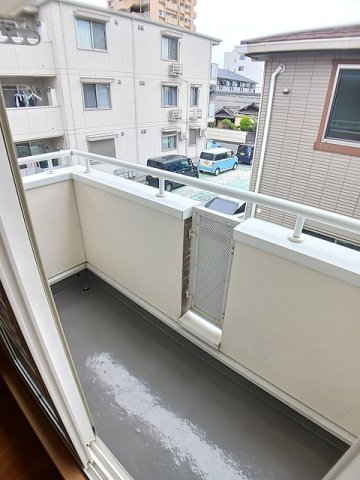 バルコニー　外からの目が気にならないバルコニーで洗濯物が干せます