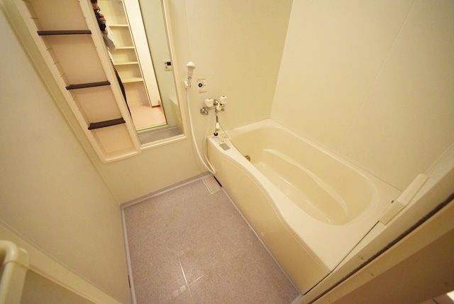 バス・シャワールーム　追い焚き給湯付きでゆったりバスタイム