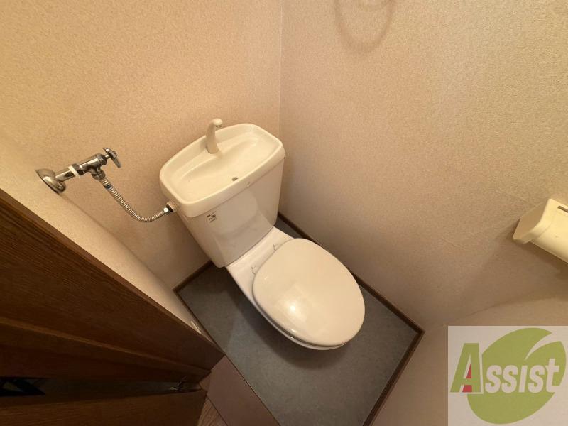トイレ　こちらはトイレです。清潔感があり、安心して使用できます。