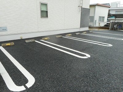 駐車場　駐車場があるので、車を買う予定の方も安心です