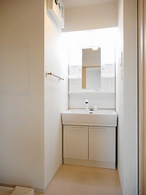 洗面設備　独立洗面化粧台が付いています