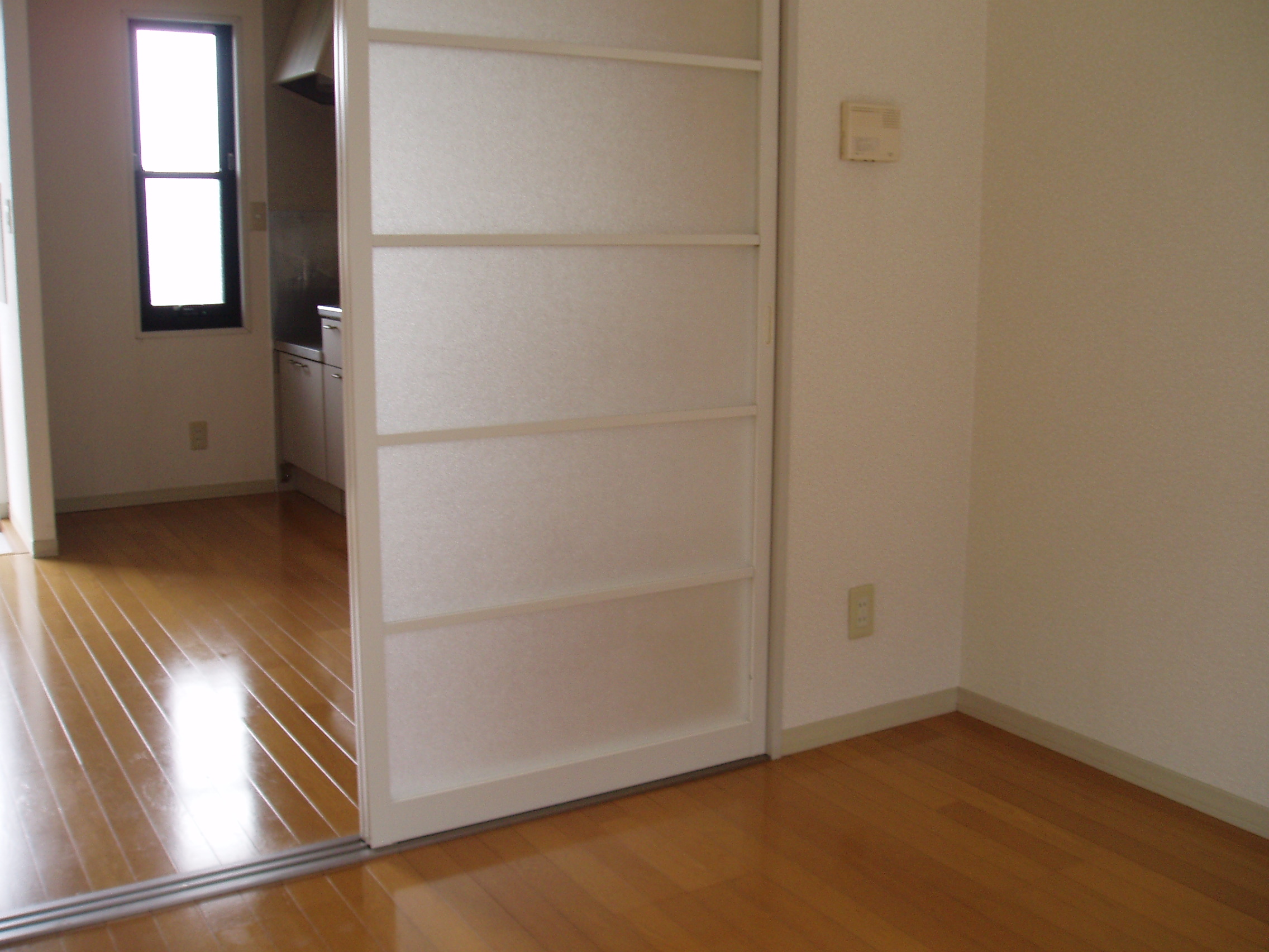 その他部屋・スペース　洋室（奥がダイニング）