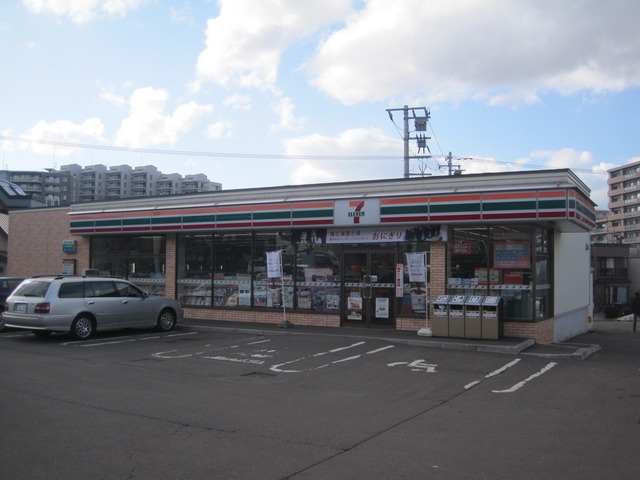 コンビニ　セブンイレブン札幌発寒南駅前店（コンビニ）まで321m