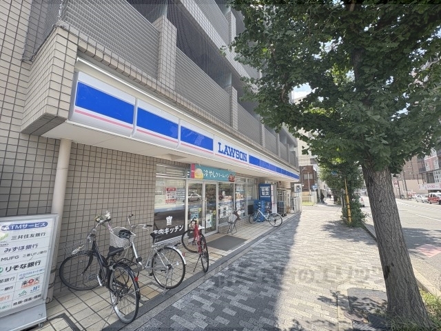 コンビニ　ローソン千本丸太町店（コンビニ）まで150m