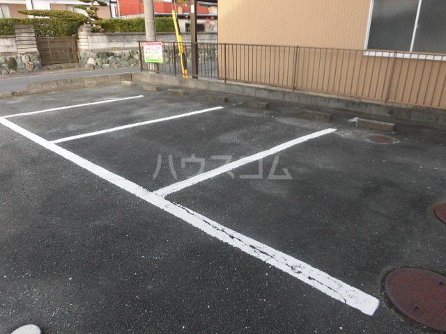 【アスターＢの駐車場】