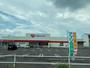 ドラックストア　くすりのレディ高松出作店（ドラッグストア）まで630m