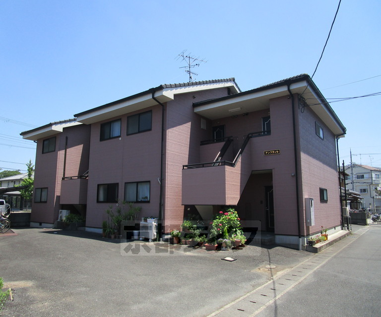 京都市西京区桂久方町のマンションの建物外観