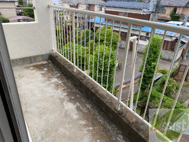 バルコニー　バルコニーは幅があり、広い印象を受けました。