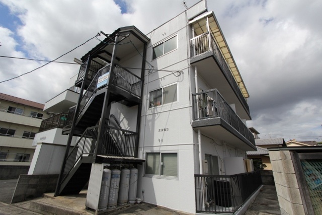 広島市安佐南区長束のマンションの建物外観