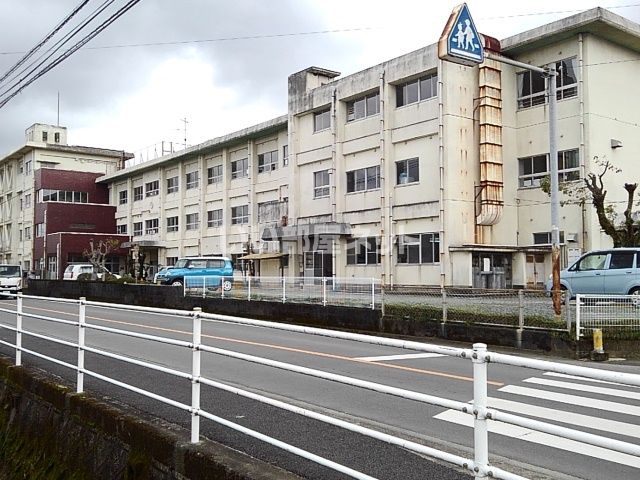 【八女市吉田のアパートの小学校】