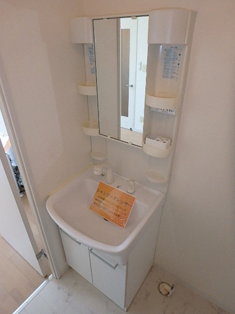 洗面設備　シャワードレッサー付きです！