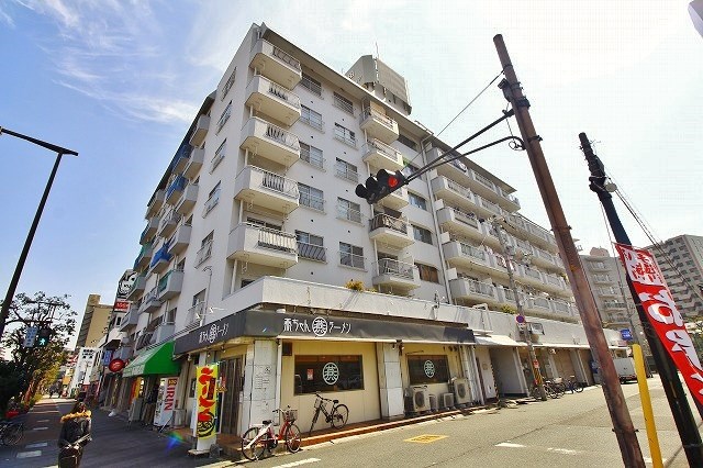 大阪市住之江区東加賀屋のマンションの建物外観