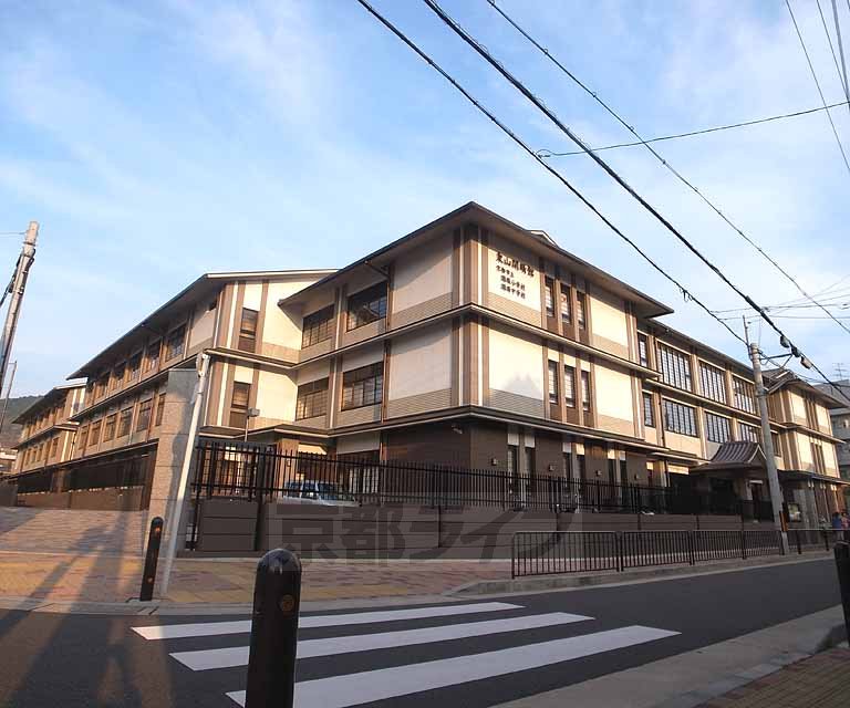 【京都市東山区粟田口三条坊町のマンションの中学校】