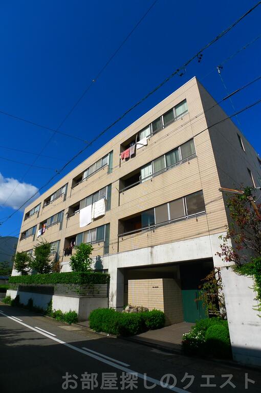 名古屋市昭和区小桜町のマンションの建物外観
