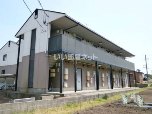 長岡市関原町のアパートの建物外観