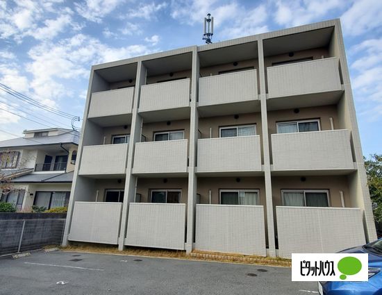 【明石市魚住町長坂寺のマンションの建物外観】