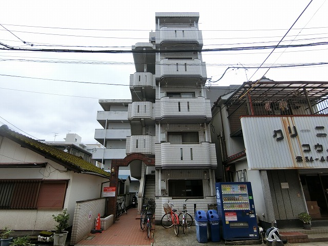 鹿児島市下荒田のマンションの建物外観