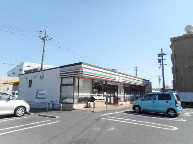 【小牧市元町のアパートのコンビニ】