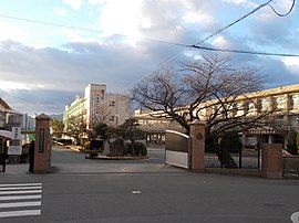 【松阪市垣鼻町のアパートの高校・高専】