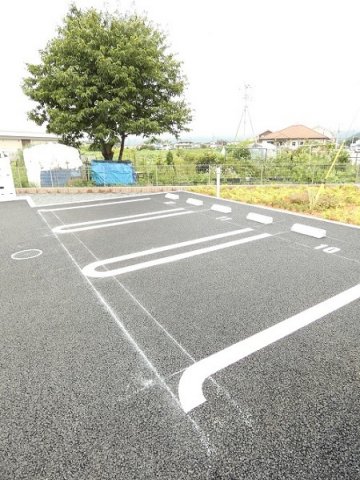 【深谷市小前田のアパートの駐車場】