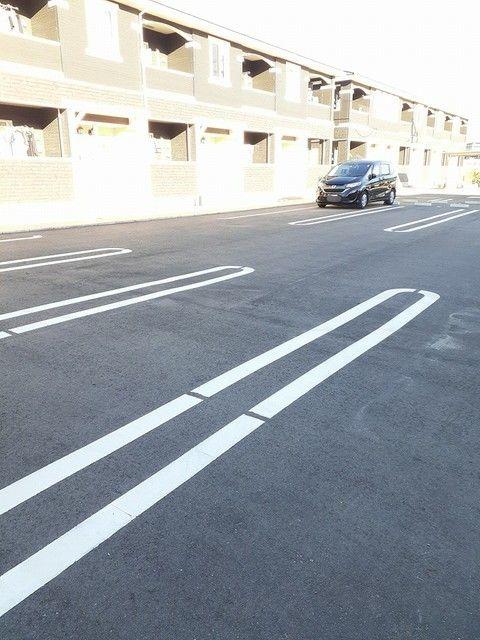 【都城市立野町のアパートの駐車場】