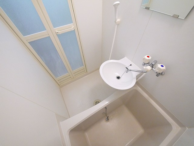 バス・シャワールーム　落ち着いた空間のお風呂です