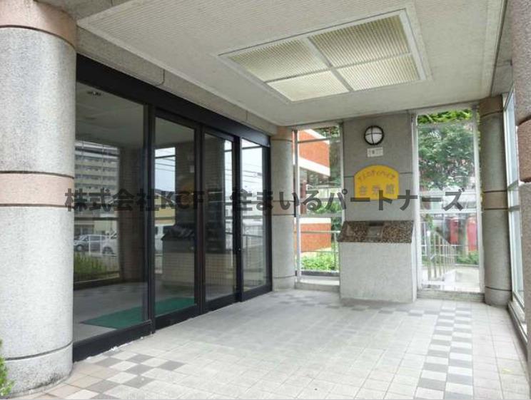 エントランス　落ち着いたエントランスです