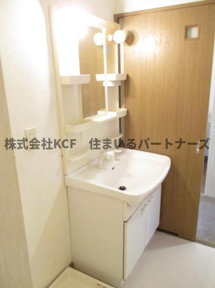 洗面設備　独立洗面台あり、毎朝おしゃれに忙しい女性の方におすすめです