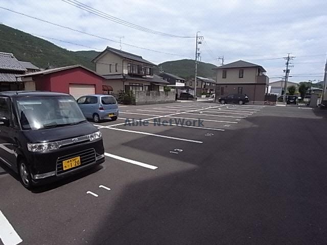 【岐阜市長良のマンションの駐車場】