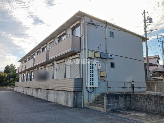 津市高茶屋小森町のアパートの建物外観