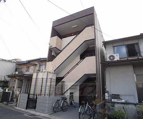 京都市伏見区竹田久保町のマンションの建物外観