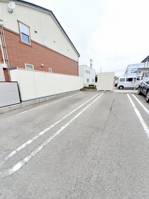 【金沢市駅西本町のアパートの駐車場】