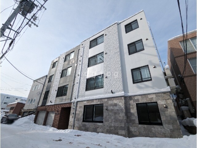 札幌市西区二十四軒四条のマンションの建物外観