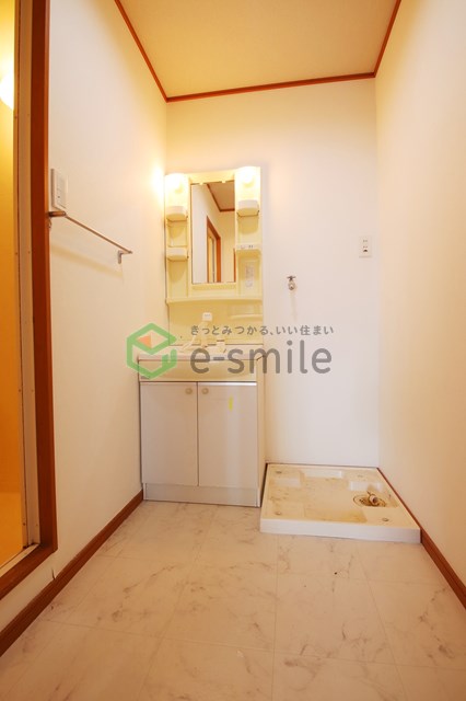 洗面設備　脱衣スペースもあります