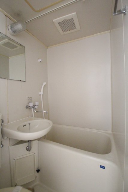 バス・シャワールーム　※同建物・別物件の写真です