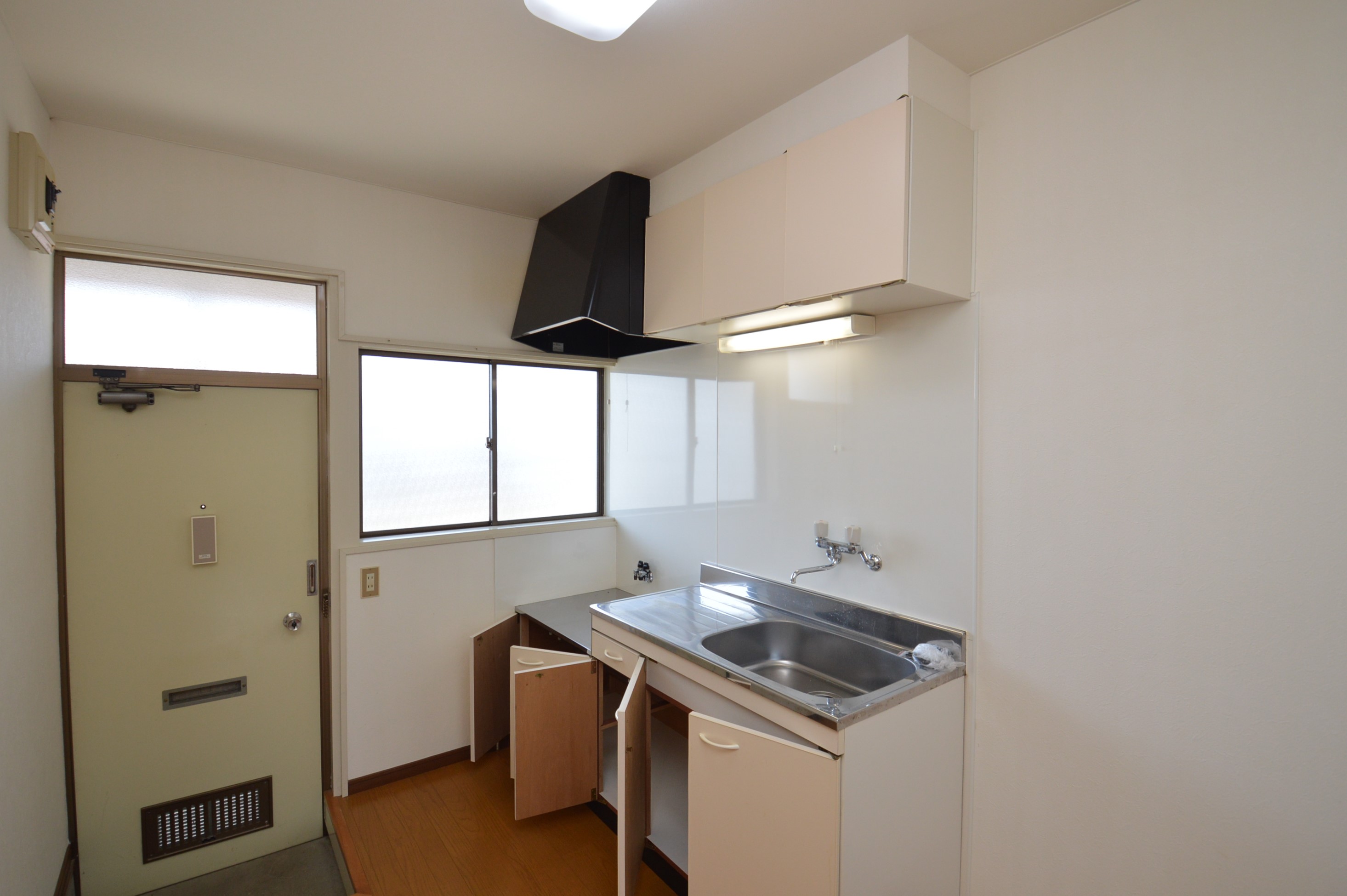 キッチン　（参考）他室の写真を使用しています。現況優先となります。