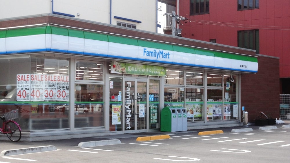 コンビニ　ファミリーマート 福山曙六丁目店（コンビニ）まで636m