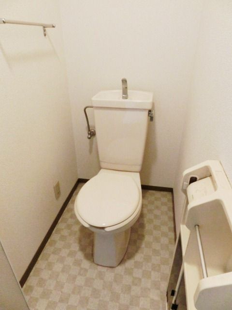 トイレ　トイレはシンプルですね。