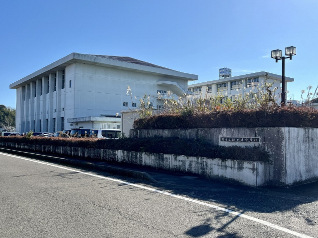 中学校　関市立桜ケ丘中学校（中学校）まで2142m