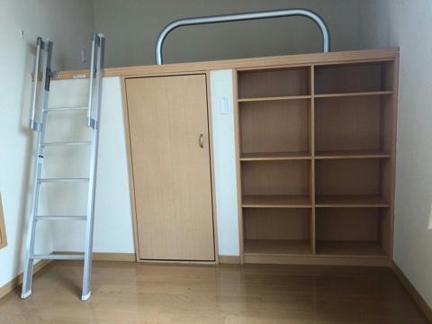 居室・リビング　ハイベッドの下はたくさん収納できます