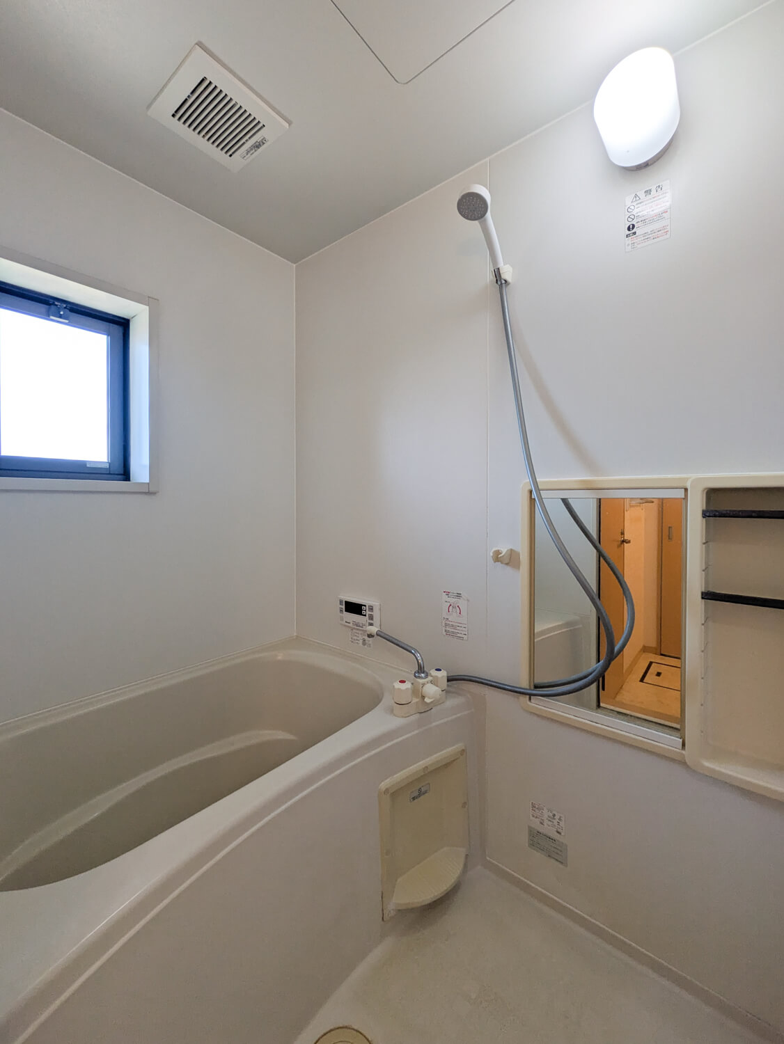 バス・シャワールーム　追い炊き機能付き